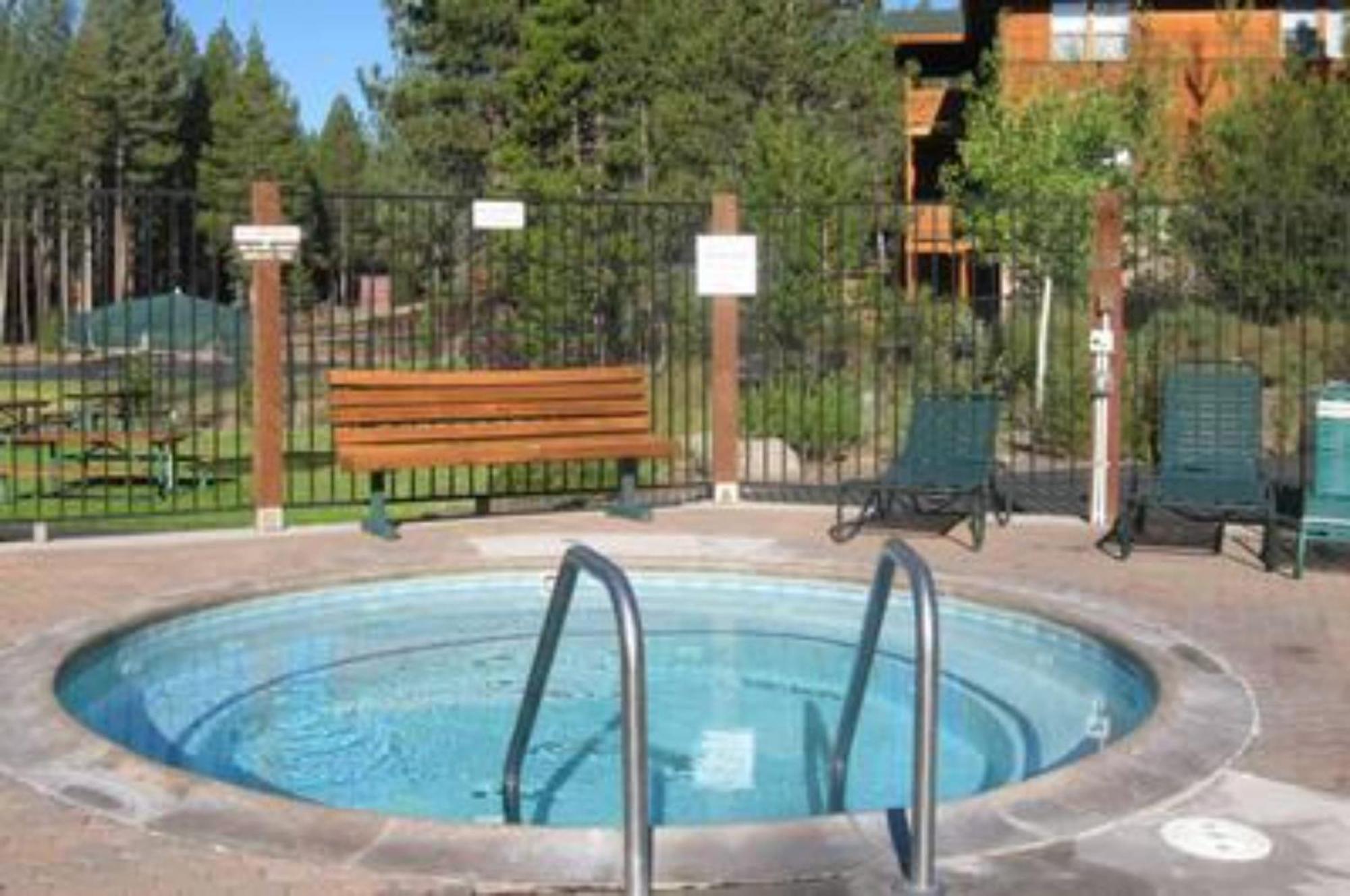 Moosetrack By Avantstay Cozy Cabin In The Of Tahoe Donner W Hot Tub Траки Экстерьер фото